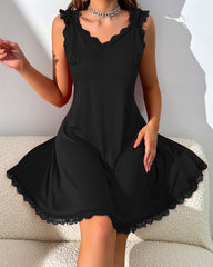Camisón sexy de encaje con espalda en V y abertura alta