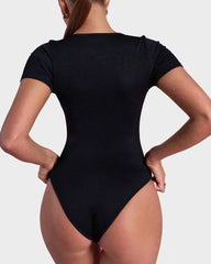 Body ajustado básico con escote cuadrado